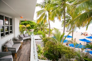 Terrace/patio - Numero Uno Beach House (San Juan)