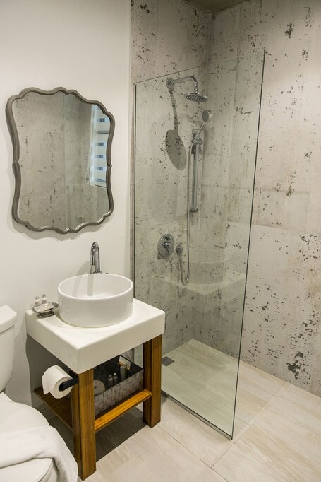 Numero Uno Beach House - Image 26