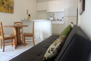 Living area - On The Beach (San Juan)