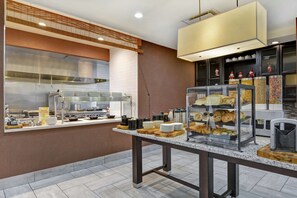 Se ofrece un desayuno completo todos los días (por un coste adicional)