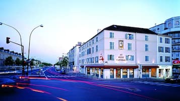 Mặt tiền nơi lưu trú