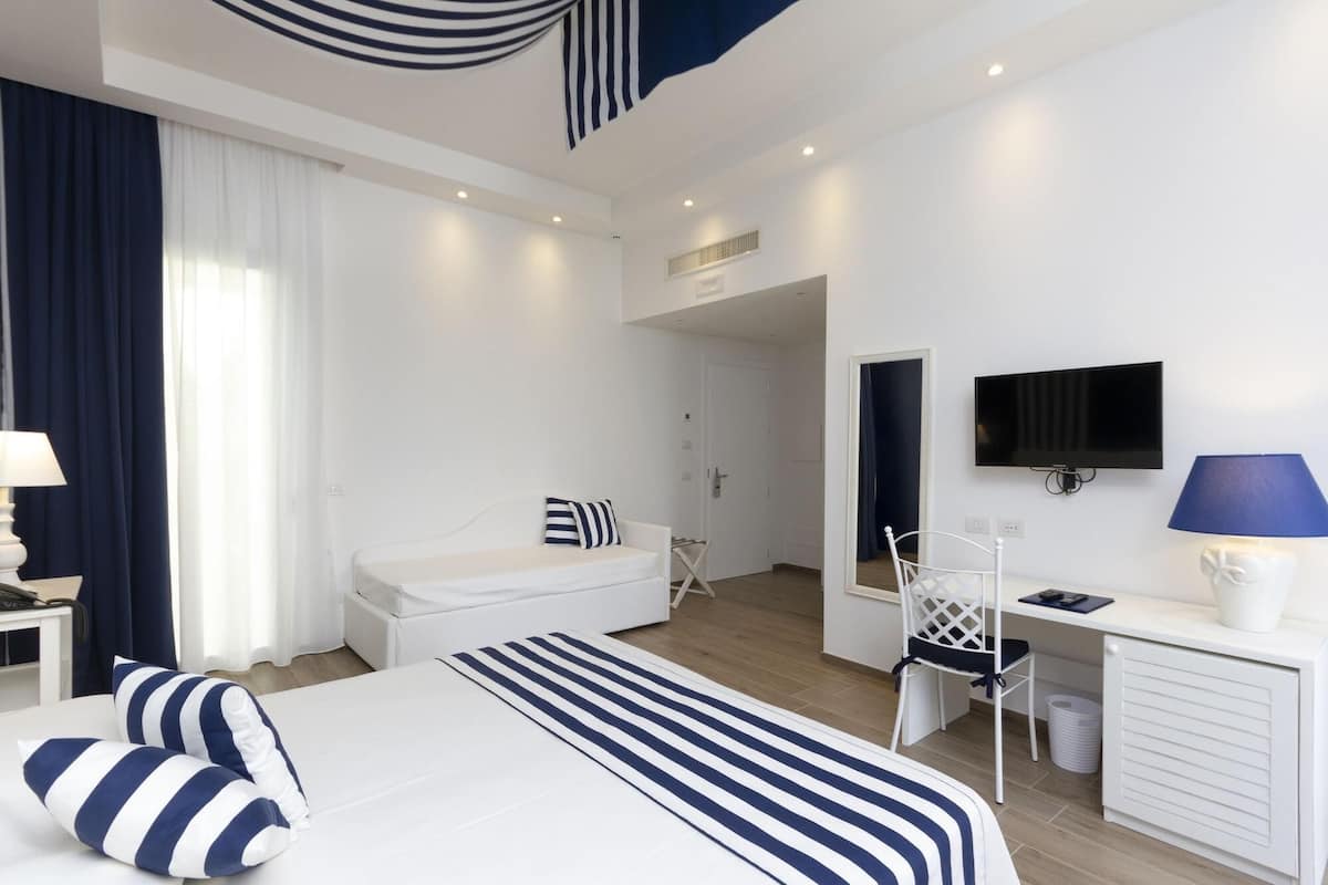 Premium bedding, minibar, in-room safe, desk