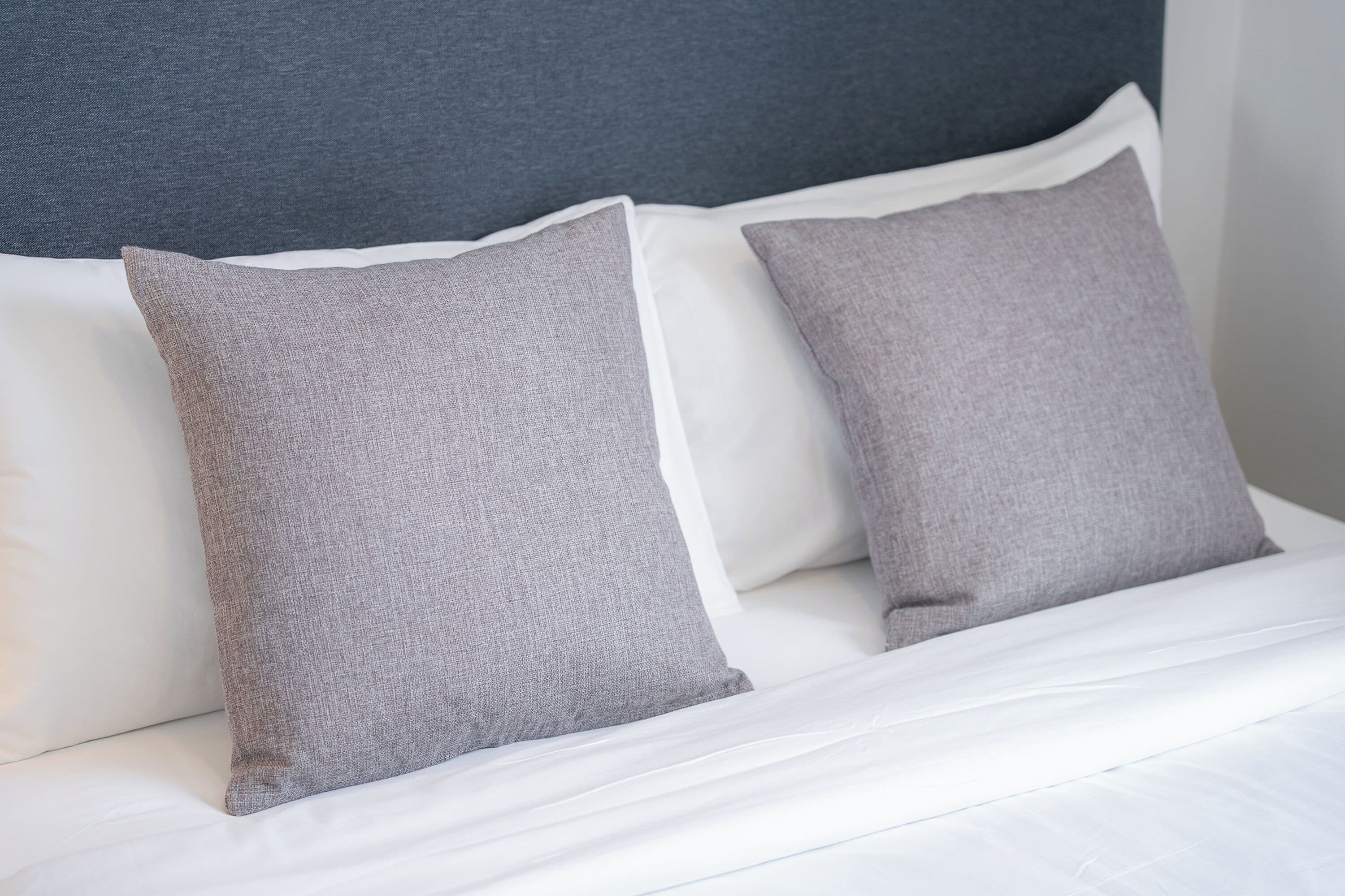 standard double room, 1 queen bed | 1 bedroom, in-room safe, laptop workspace, soundproofing