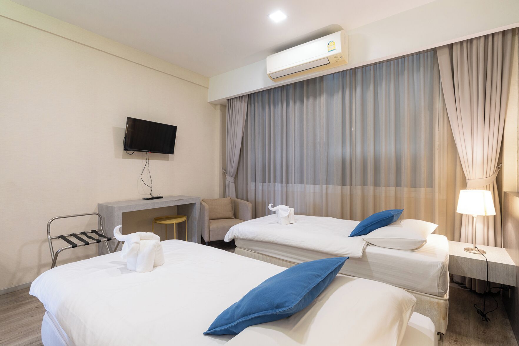 In-room safe, laptop workspace, soundproofing, free WiFi