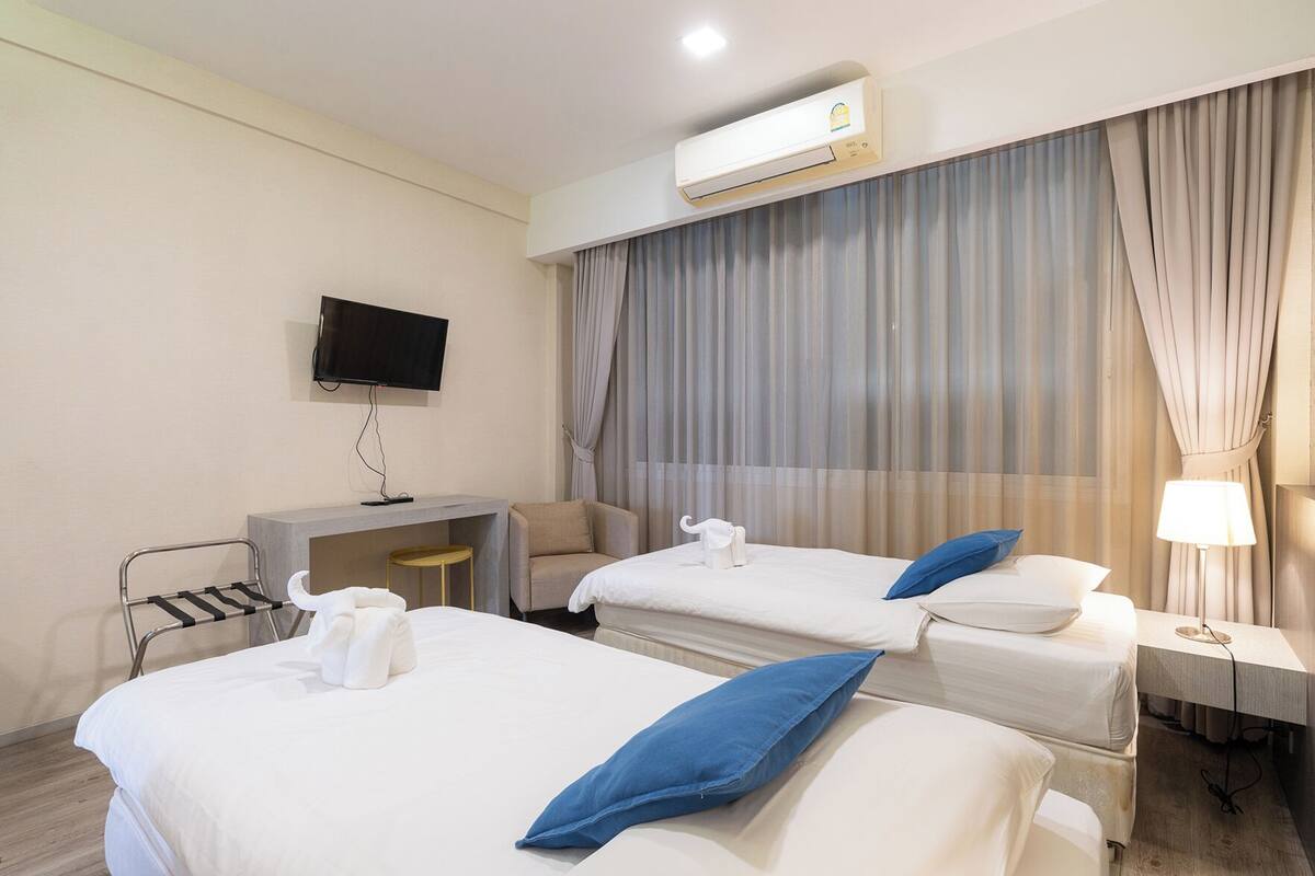 In-room safe, laptop workspace, soundproofing, WiFi (free)