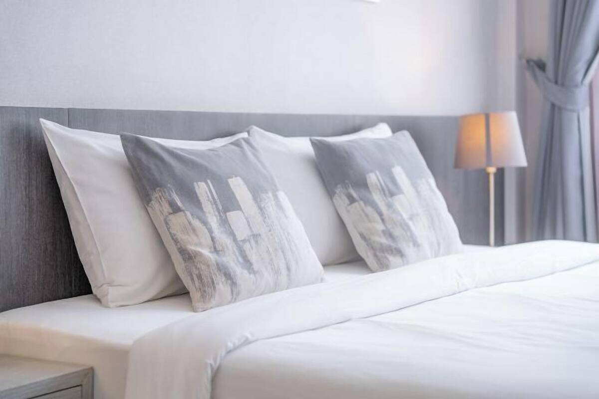 In-room safe, laptop workspace, soundproofing, WiFi (free)