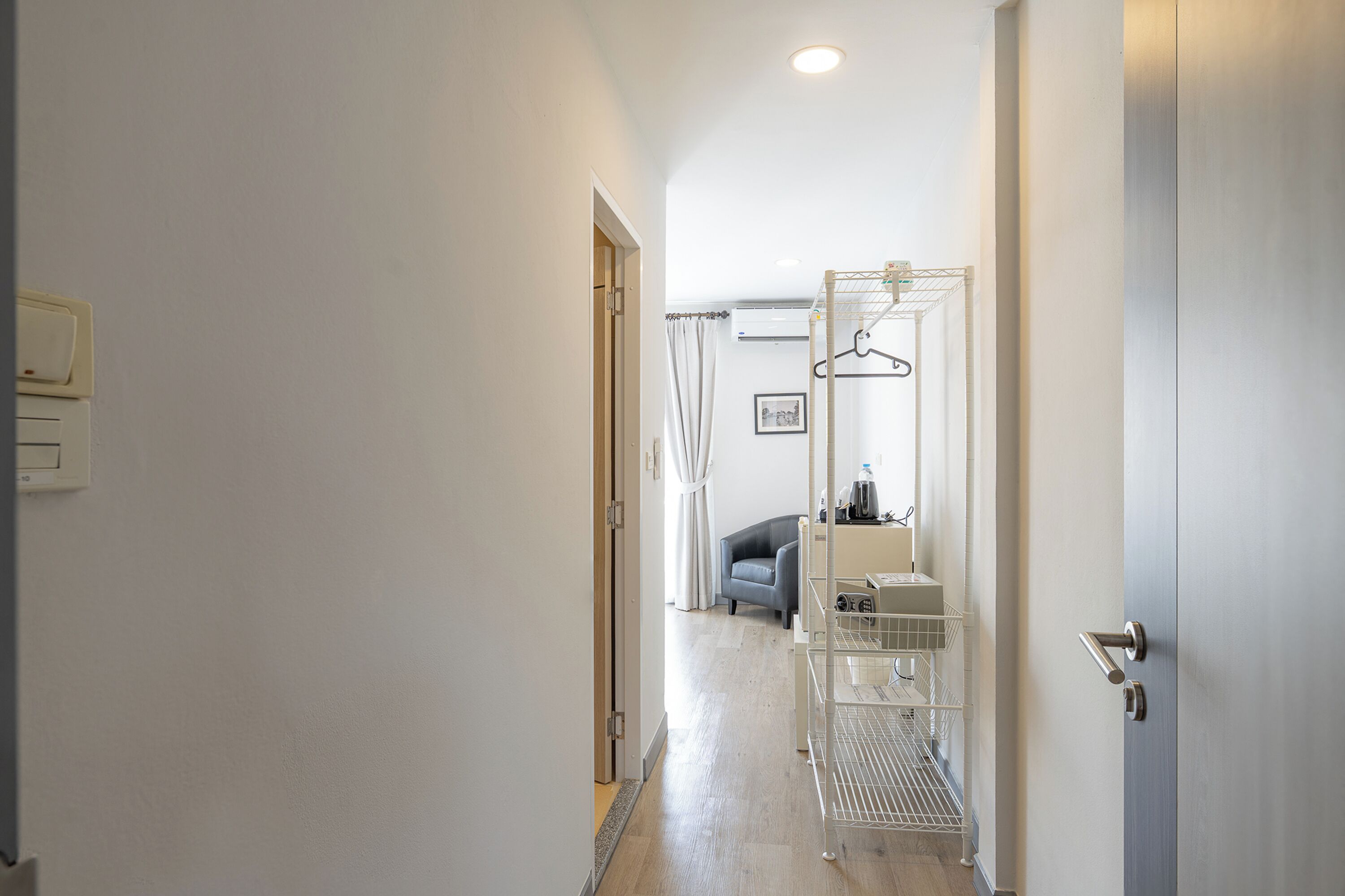 standard double room, 1 queen bed | 1 bedroom, in-room safe, laptop workspace, soundproofing