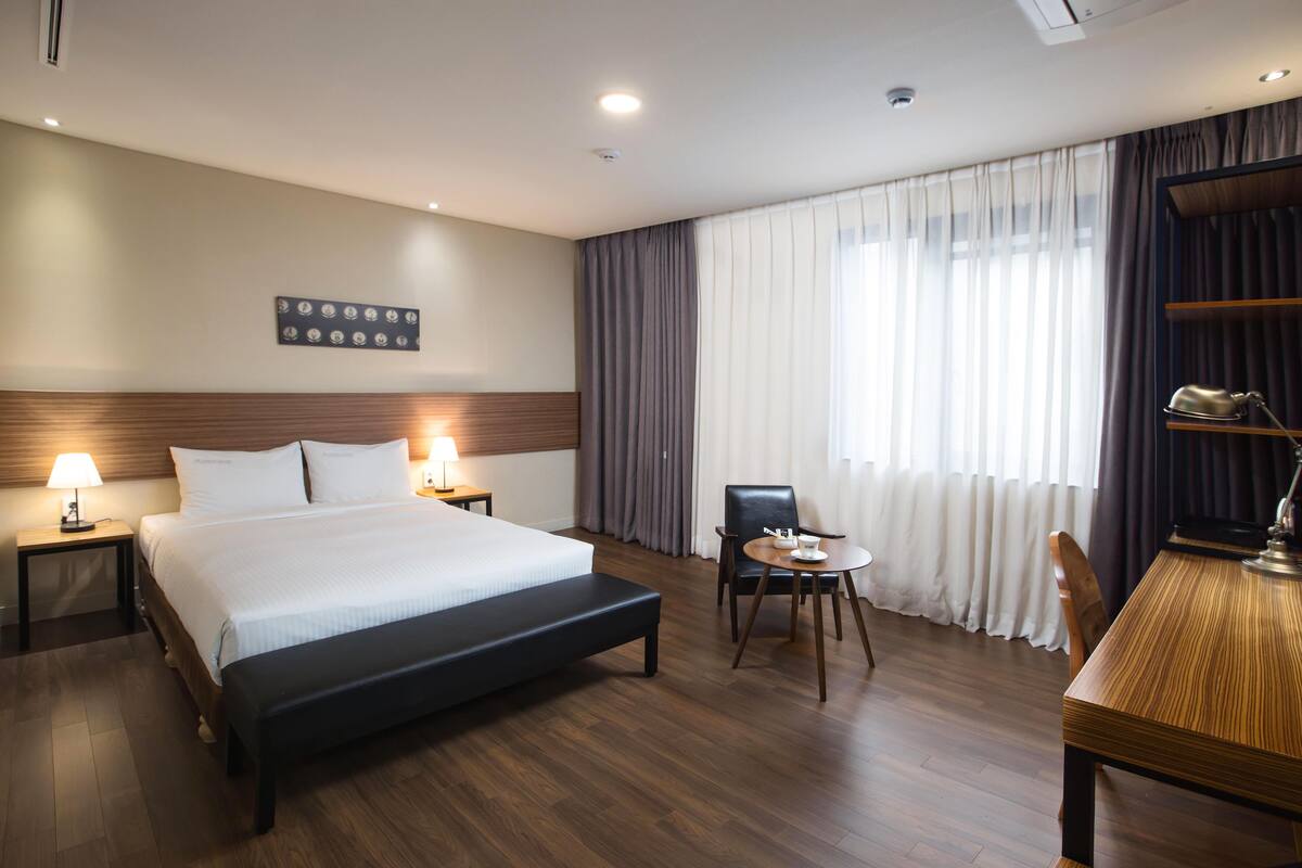 Deluxe Double Room | Down comforters, in-room safe, desk, blackout drapes