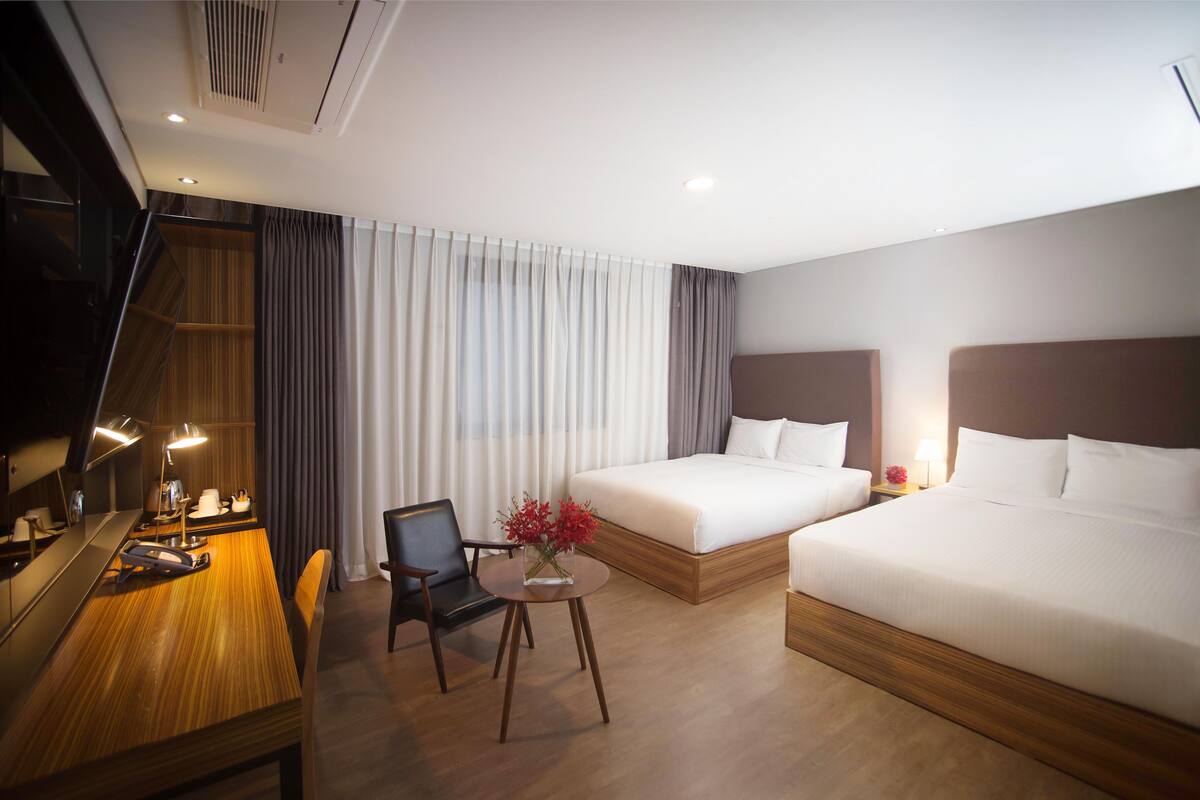 Suite (Twin Room) | Down comforters, in-room safe, desk, blackout drapes