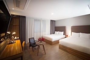 Suite (Twin Room) | Daunenbettdecken, Zimmersafe, individuell dekoriert