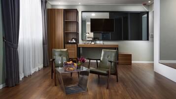 Premium Suite Twin | Gebar bulu kapas, peti besi dalam bilik, dihias secara berasingan