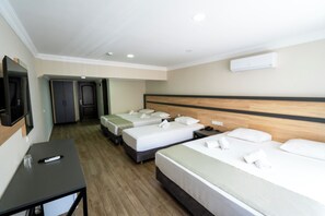 Elite Family Room | Premium bedding, desk, soundproofing, free WiFi - Marka Hotel (Antalya)
