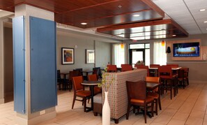 Exterior - Holiday Inn Express & Suites Omaha South - Ralston Arena by IHG (Omaha)