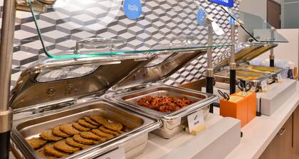 Holiday Inn Express & Suites Omaha South - Ralston Arena by IHG