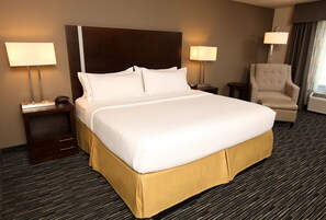 Premium bedding, down duvets, desk, laptop workspace - Holiday Inn Express & Suites Omaha South - Ralston Arena by IHG (Omaha)