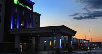 Holiday Inn Express & Suites Omaha South - Ralston Arena by IHG