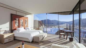 Egyptian cotton sheets, premium bedding, minibar, in-room safe