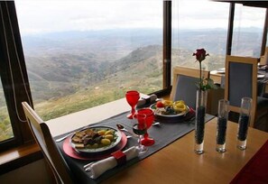 2 restaurants, breakfast, lunch, dinner served; international cuisine - Hotel & Spa Alfândega da Fé (Alfandega da Fe)