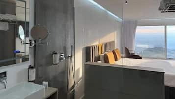 Deluxe Double Room | Free WiFi, bed sheets