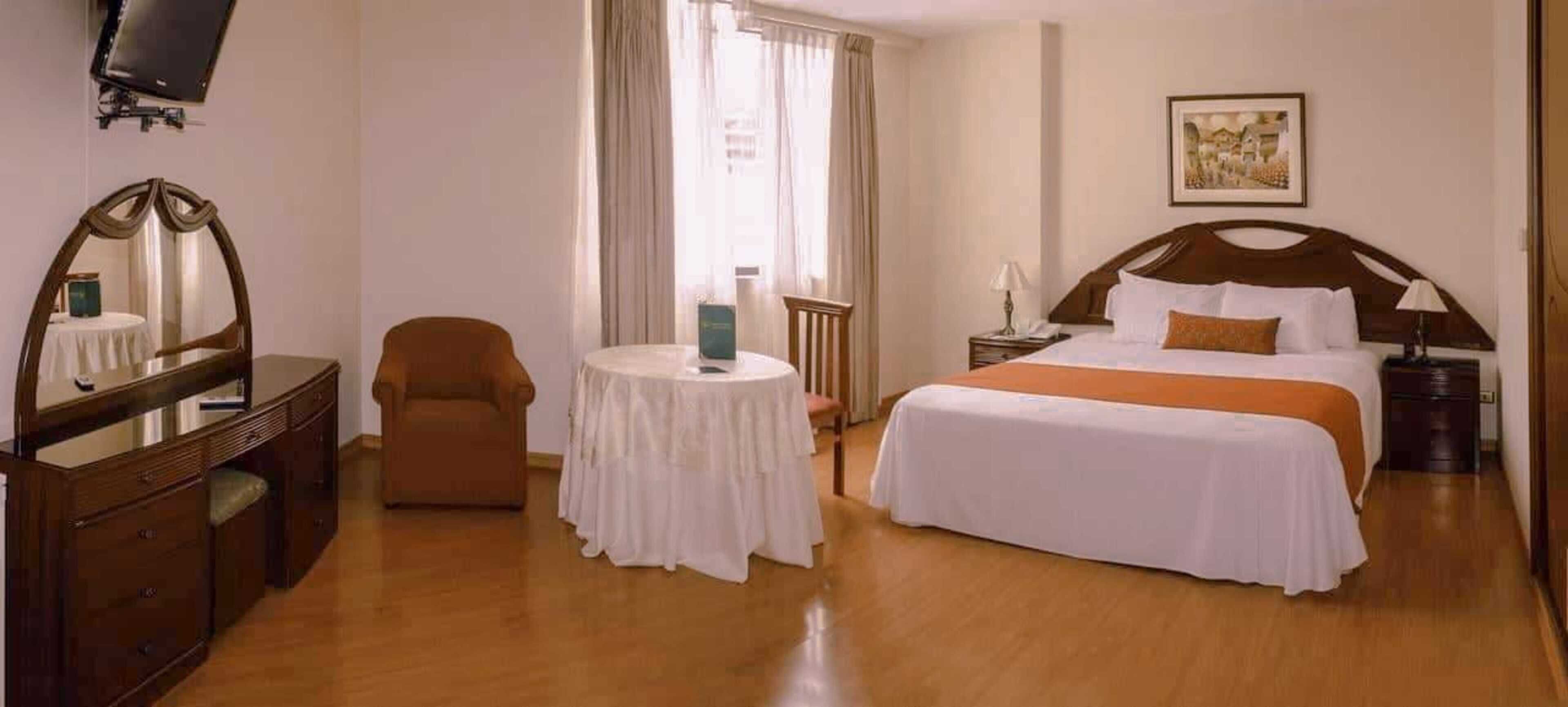 double room, 1 king bed | premium bedding, minibar, in-room safe, iron/ironing board