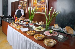 Free daily English breakfast