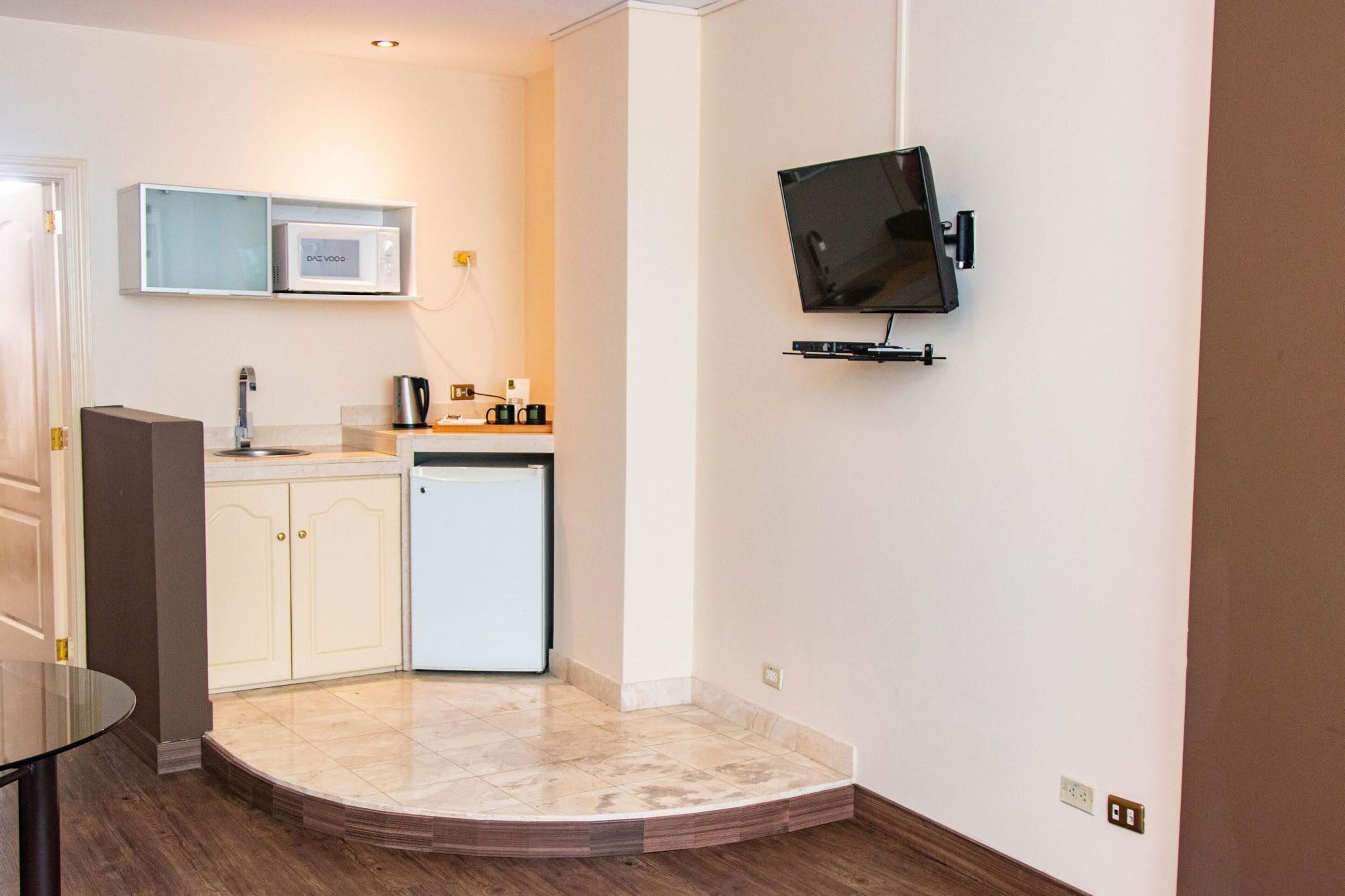 senior suite | private kitchen