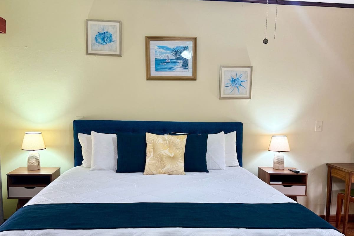 In-room safe, bed sheets