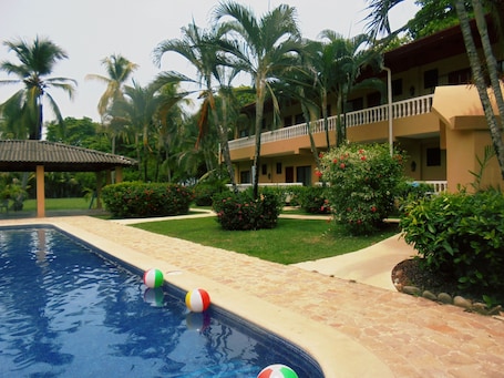 Outdoor pool, open 9:00 AM to 10:00 PM, free pool cabanas. Hotel Delfin Playa Bejuco