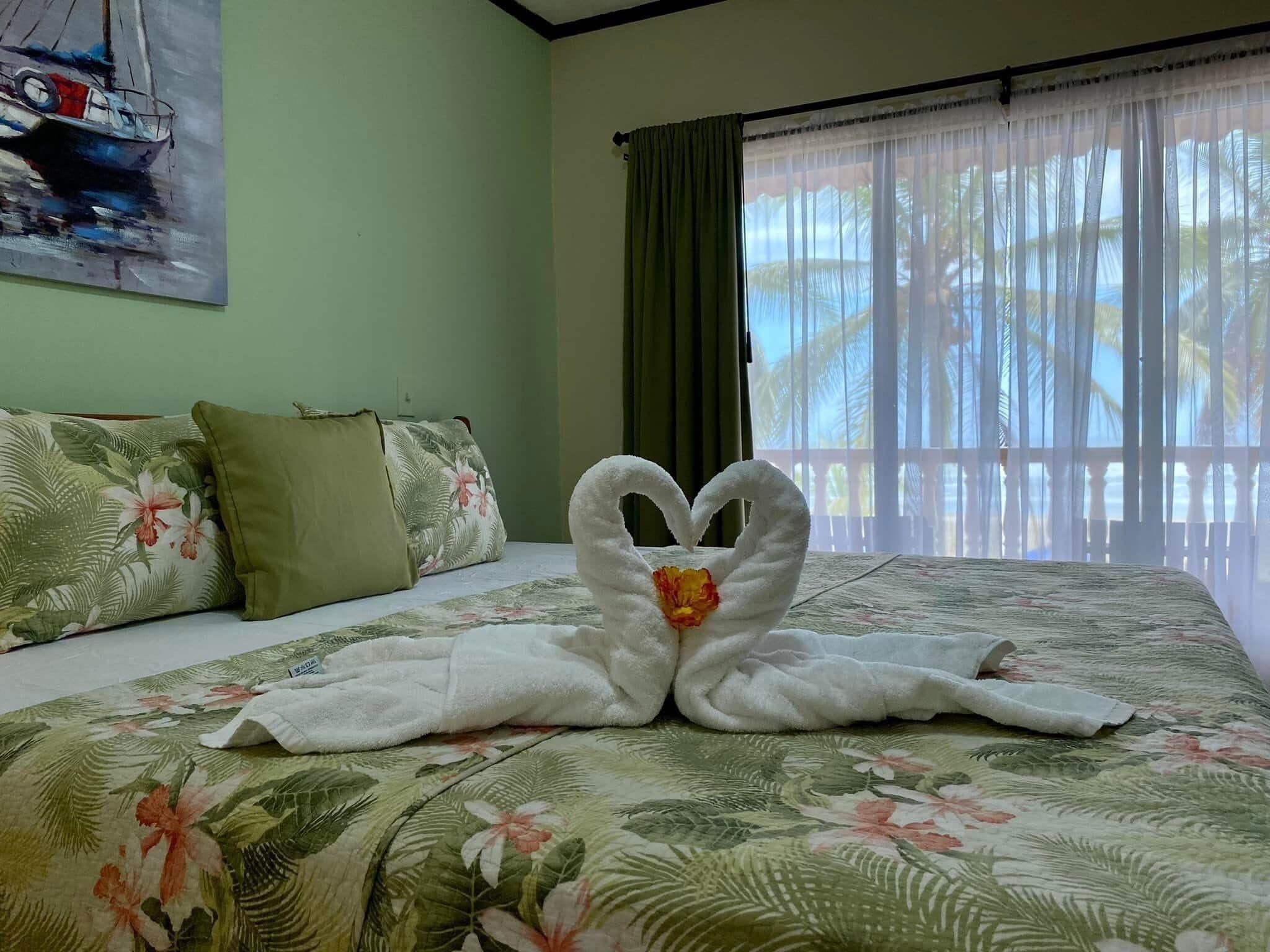 standard double room | in-room safe, bed sheets