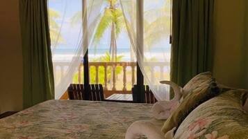 Habitación doble estándar | Caja de seguridad en la habitación y ropa de cama