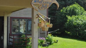 A building with a sign reading "Whataburger BBQ" and a covered porch area. - Whalesong Bed and Breakfast (Homer)