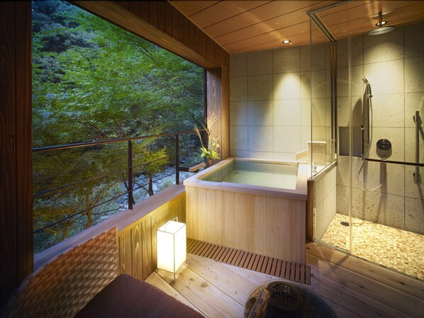 With bath in the room, 20 minutes from Izumisano by bus, can't serve dinner after 7 PM Check in