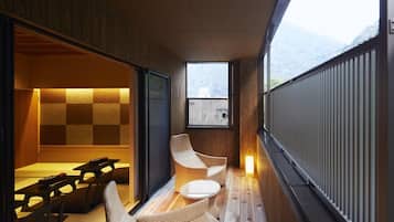 In-room safe, free WiFi, bed sheets