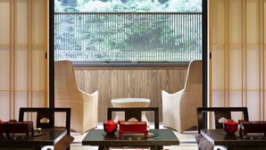 A traditional Japanese room with tatami flooring, low tables, and cushions. - Fudouguchikan (Izumisano)