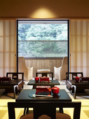 Zimmersafe, kostenloses WLAN, Bettwäsche