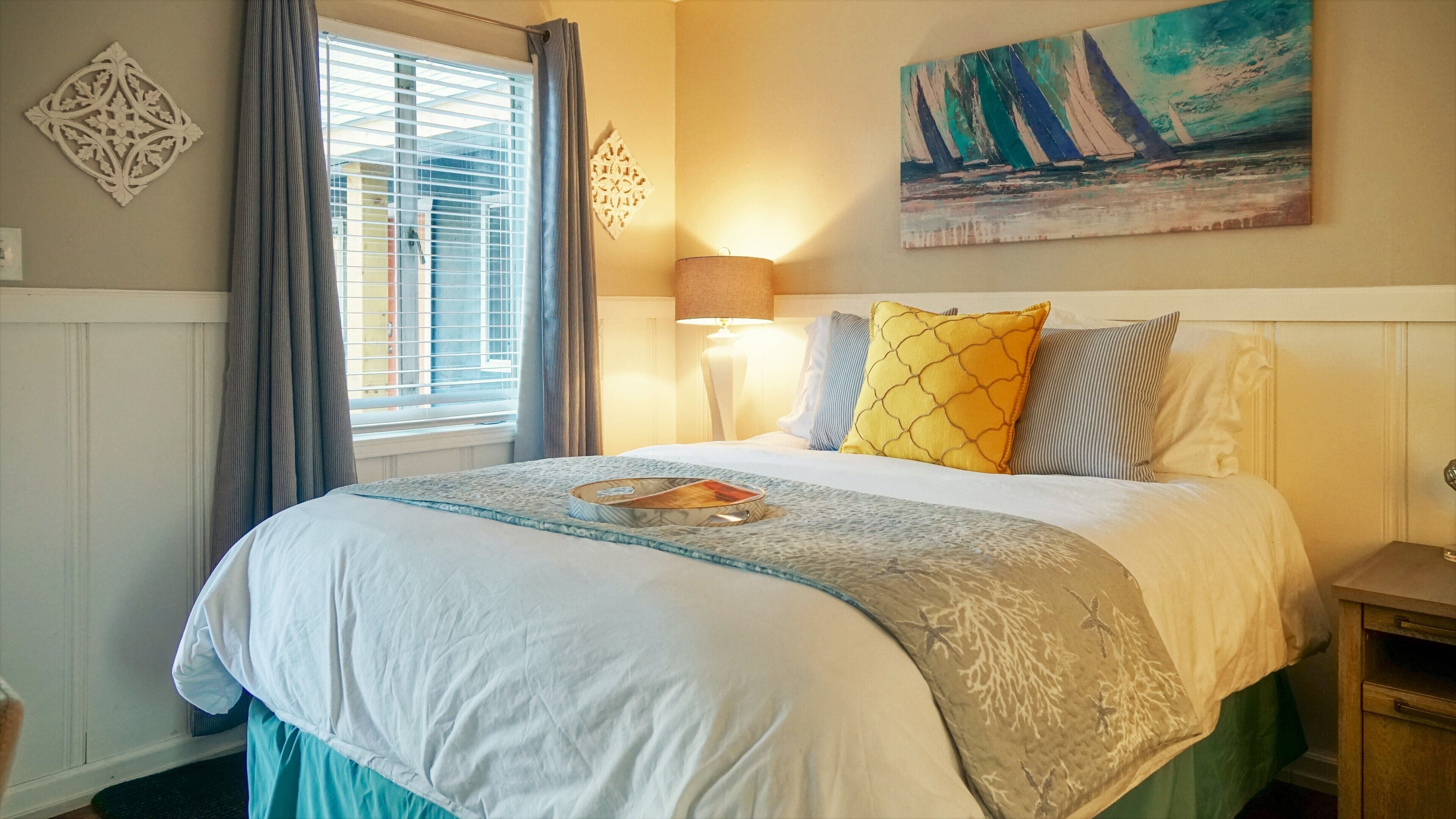 Rom – standard, 1 queensize-seng | Individuelt dekorert, individuelt innredet og wi-fi (inkludert)