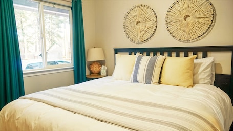 ๋๋ญ์ค ์ค์ํธ | 2 ๊ฐ์ ์นจ์ค, ๊ฐ๊ฐ ๋ค๋ฅธ ์คํ์ผ์ ์ธํ
๋ฆฌ์ด, ๊ฐ๊ฐ ๋ค๋ฅด๊ฒ ๊ฐ๊ตฌ ๋น์น, ๋ฌด๋ฃ WiFi