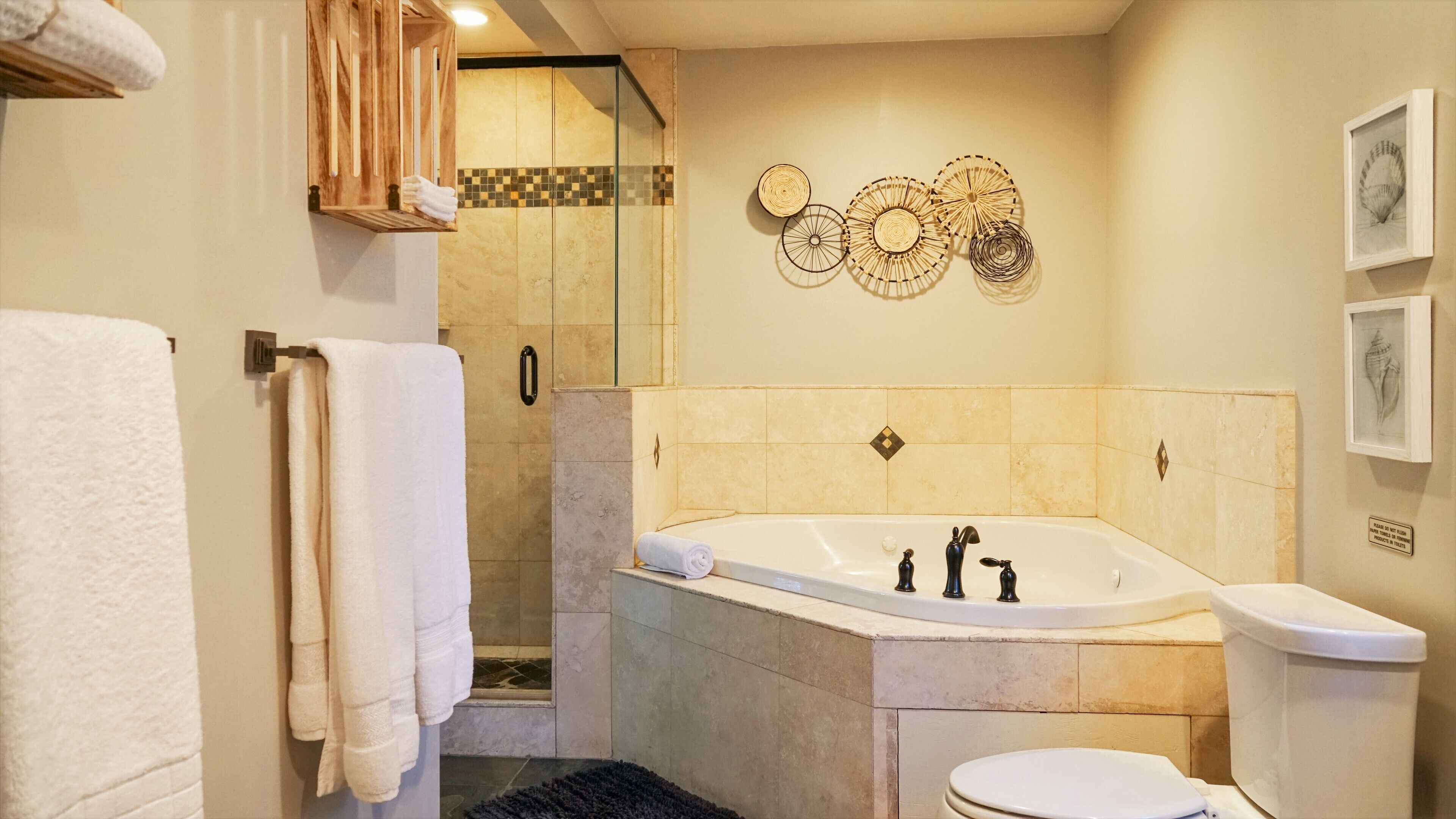 deluxe suite | bathroom | free toiletries, hair dryer, towels