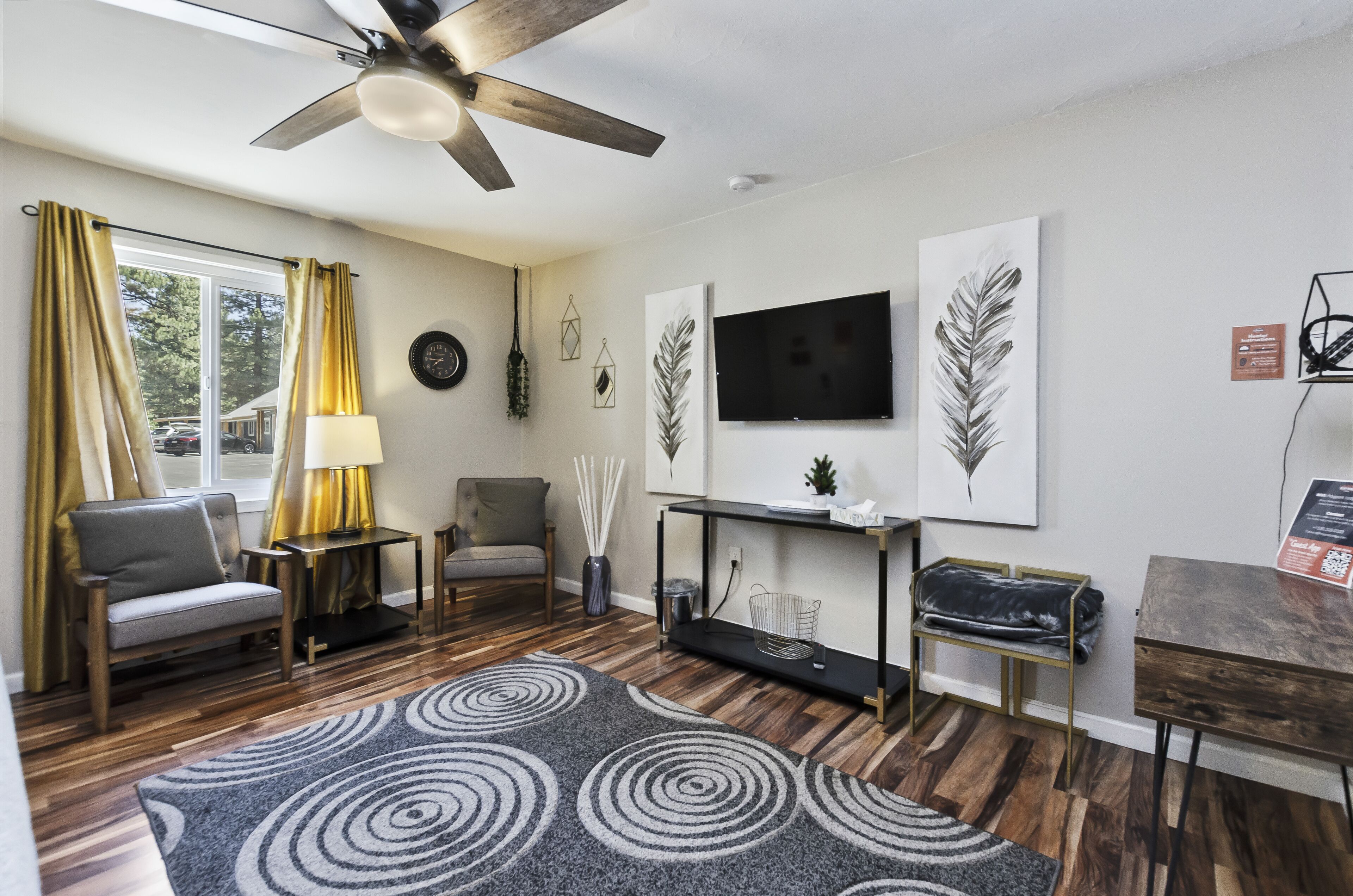 family suite, multiple beds | individually decorated, individually furnished, free wifi, bed sheets