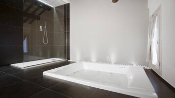 Executive Suite | Jetted tub