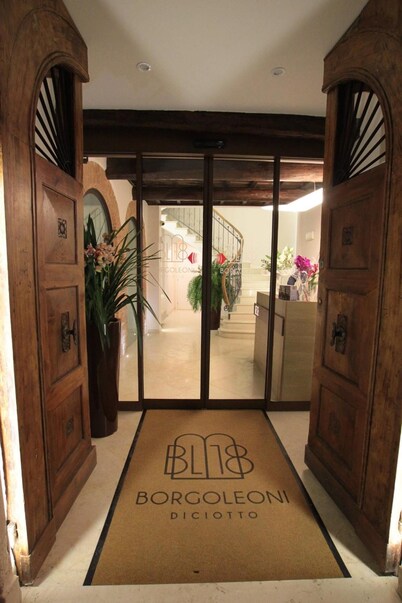 Borgoleoni 18