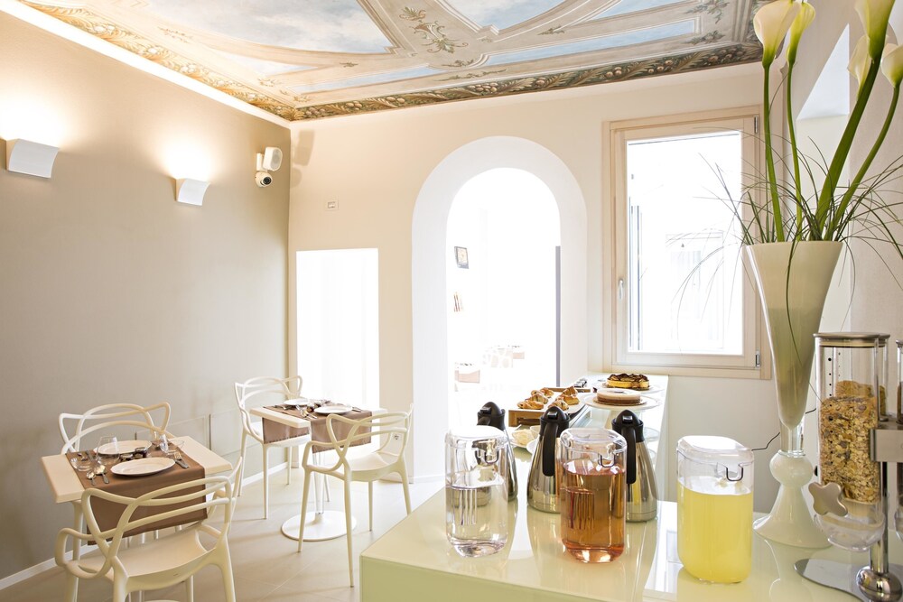 Borgoleoni18 - Room & Breakfast by null