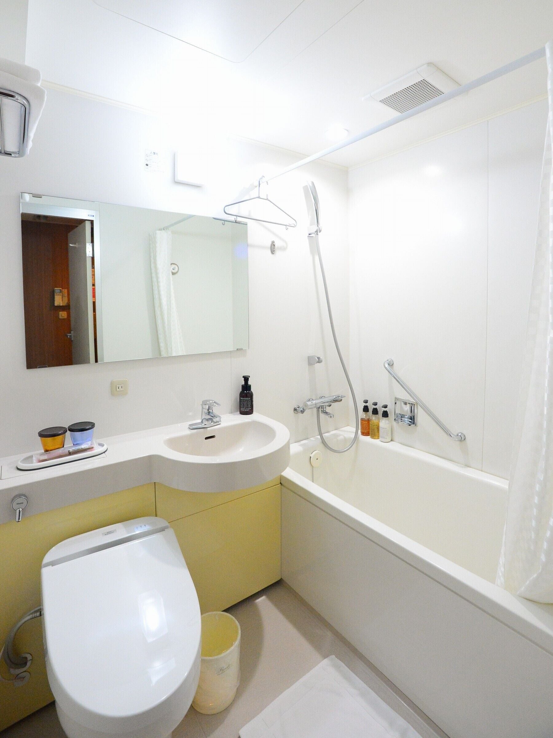 shower, free toiletries, hair dryer, slippers