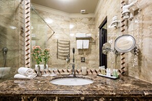 Deluxe Double Room, Balcony | Bathroom sink