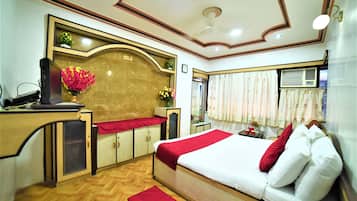 Executive Room | Premium bedding, memory foam beds, soundproofing, rollaway beds