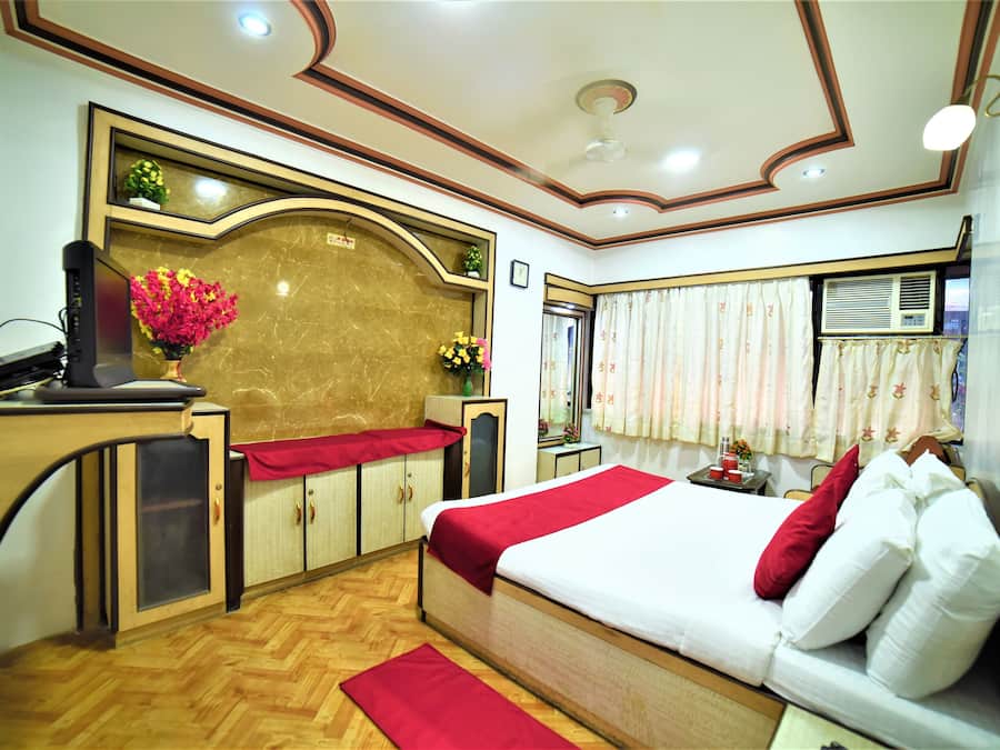 Executive Room | Premium bedding, memory foam beds, soundproofing, rollaway beds