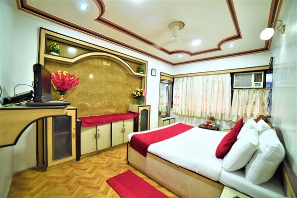 Executive Room - Hotel Aircraft International (Mumbai)