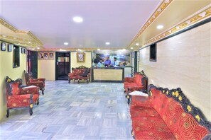 Lobby sitting area - Hotel Aircraft International (Mumbai)