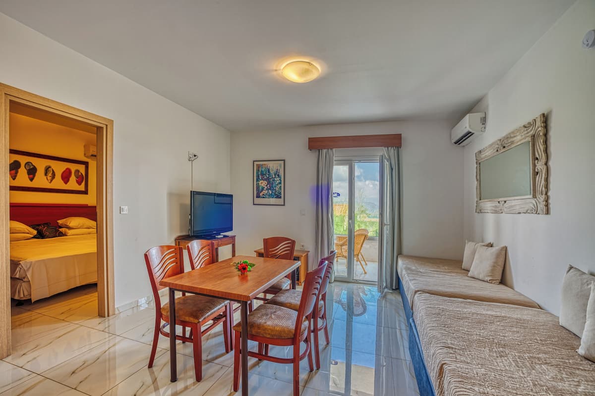 Grand Apartment, 2 Bedrooms | 1 bedroom, hypo-allergenic bedding, blackout curtains, soundproofing