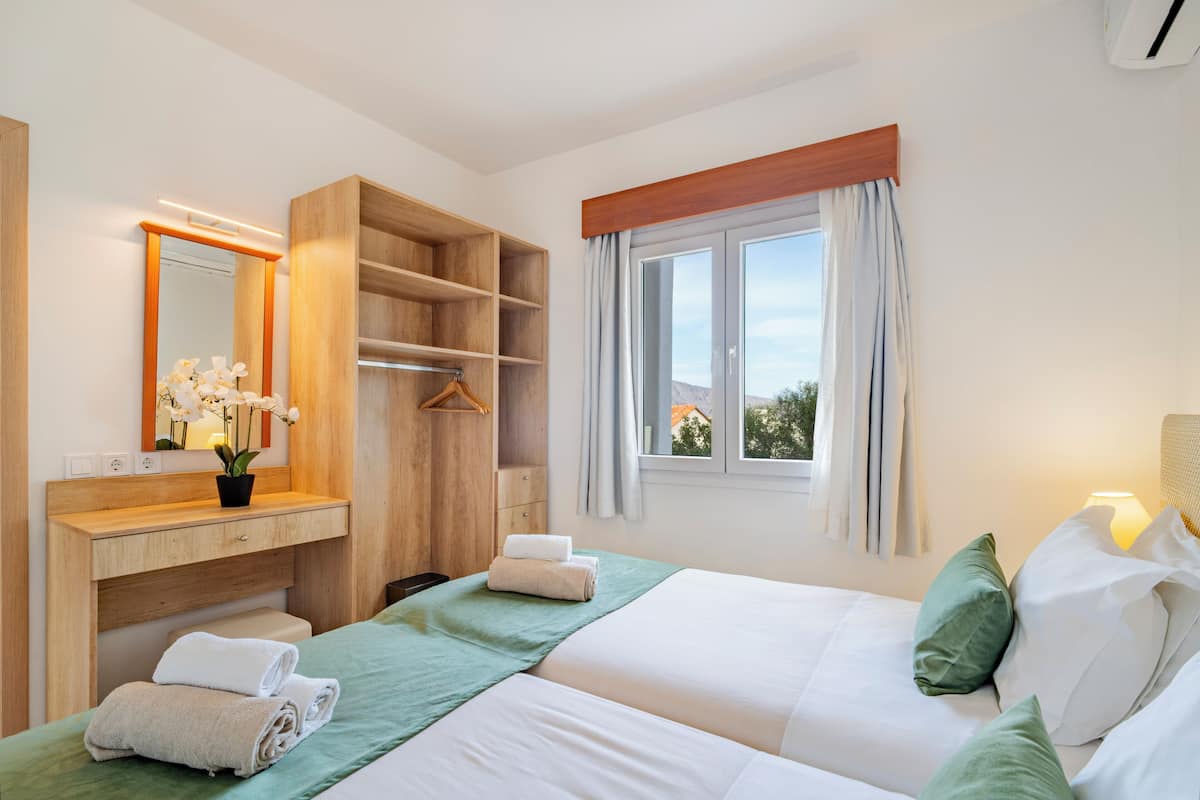 Grand Apartment, 2 Bedrooms | 1 bedroom, hypo-allergenic bedding, blackout curtains, soundproofing